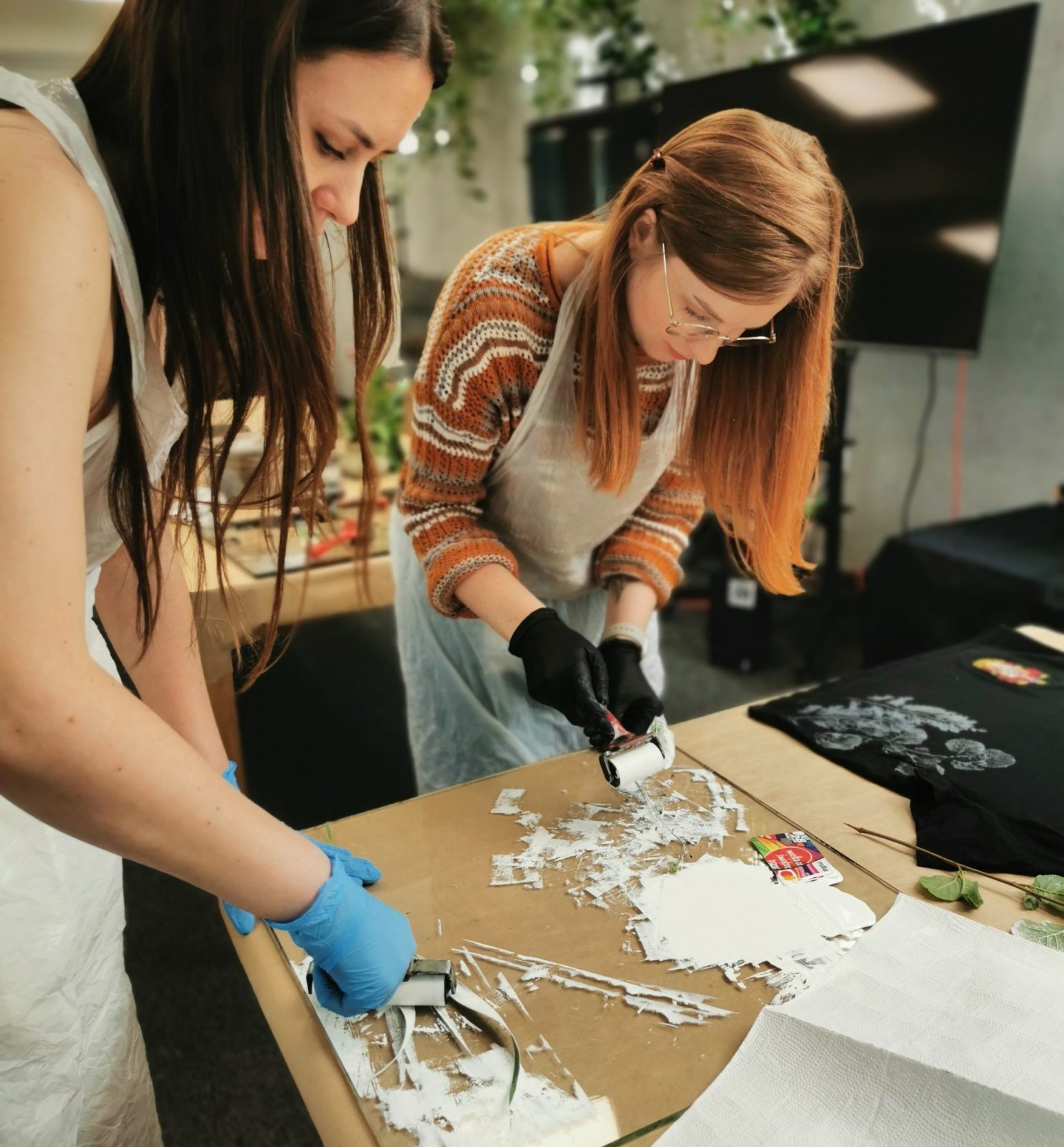 warsztaty zero waste - trójkąt graficzny- warsztaty dla dorosłych. - odbijanie wzorów