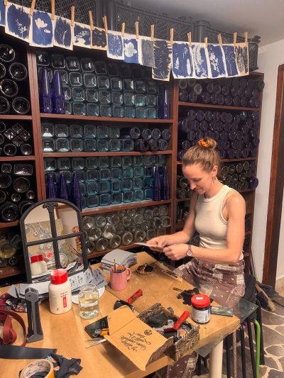 zero-waste-hand-made-my-day-justyna-basinska zdjęcie przedstawie instruktorkę warsztatów diy